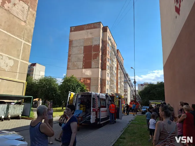 У Луцьку на Федорова горіла квартира багатоповерхівки (фото, відео)