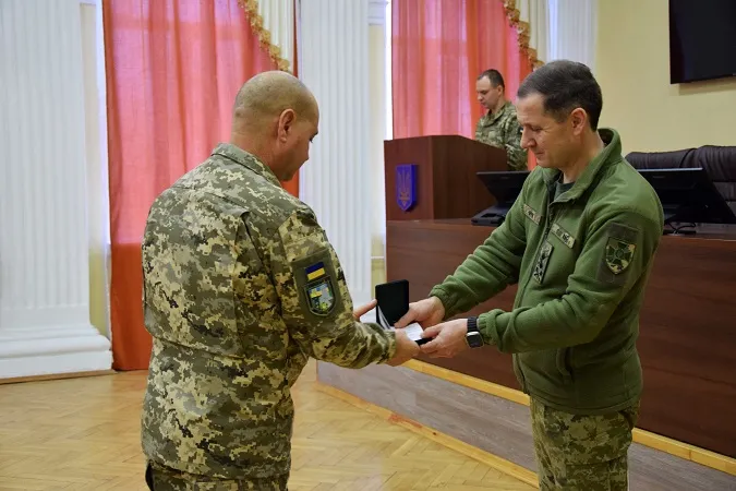 Волинські прикордонники, які брали участь в активних бойових діях на Донеччині, отримали нагороди (фото)