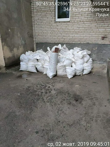 Кому й куди скаржитися щодо будівельного сміття під домом