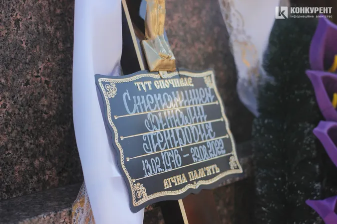 Знову похорон: Луцьк попрощався із загиблим захисником Віталієм Степанишеним (фото, відео)