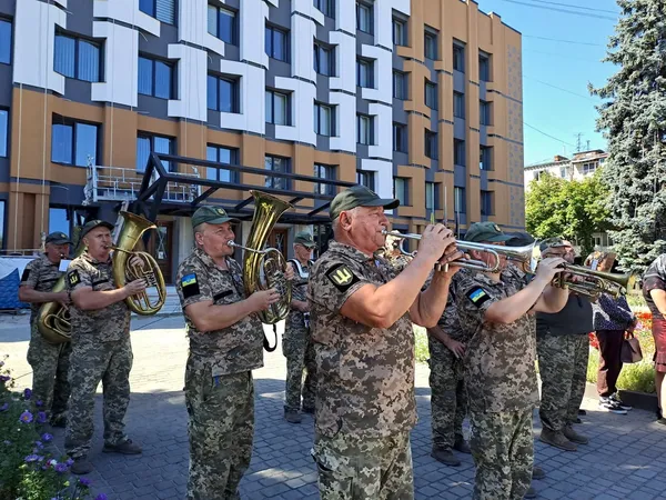 Отримали сповіщення в день 48-річчя: на Волині провели в останню путь воїна Олександра Резванюка (фото)