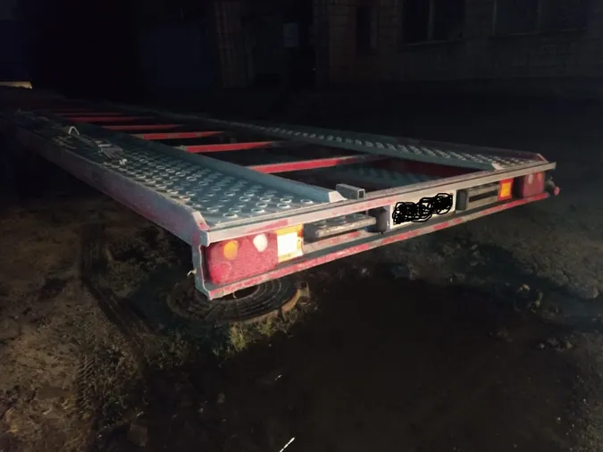 На Волині поляк «під мухою» зніс бусом бетонну огорожу (фото)