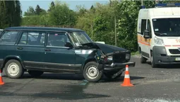 Аварія на перехресті: біля Генконсульства Польщі в Луцьку утворився затор (фото)