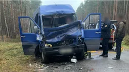 Водій – у лікарні: деталі аварії на Волині за участю мікроавтобуса і вантажівки