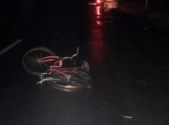 Під Луцьком авто збило 64-річну велосипедистку – водій втік з місця ДТП (фото)