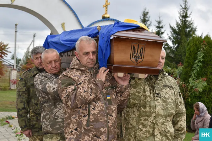 Повернувся не на весілля, а на свій похорон: на Волині попрощалися з капітаном волинської «сотки»