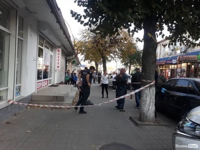 Серед білого дня у Луцьку чоловік хотів «обчистити» ломбард 