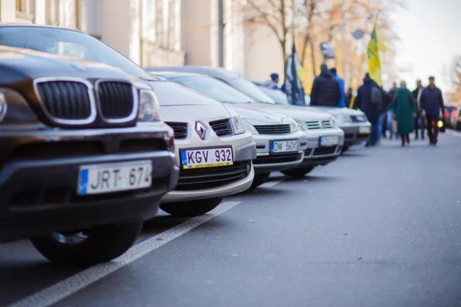 Як зараз можна ввозити «євробляхи» в Україну (інфографіка)