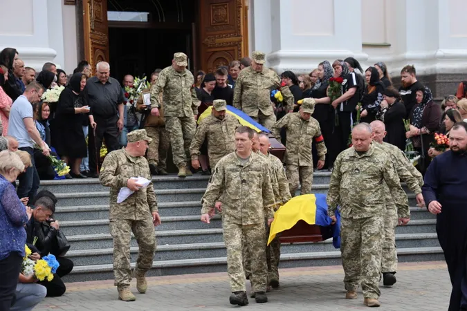 У Луцьку попрощалися із загиблими захисниками Олександром Махновцем та Валерієм Максимчуком (фото)
