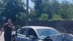 У Луцьку – страшна аварія: легковик влетів у тролейбус (відео)