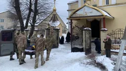 На Волині провели в останню дорогу 42-річного воїна з Волині Валерія Михальського (фото)