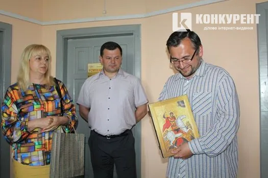 Колектив подарував Ричукові ікону Святого Юрія Переможця та селфі-палку