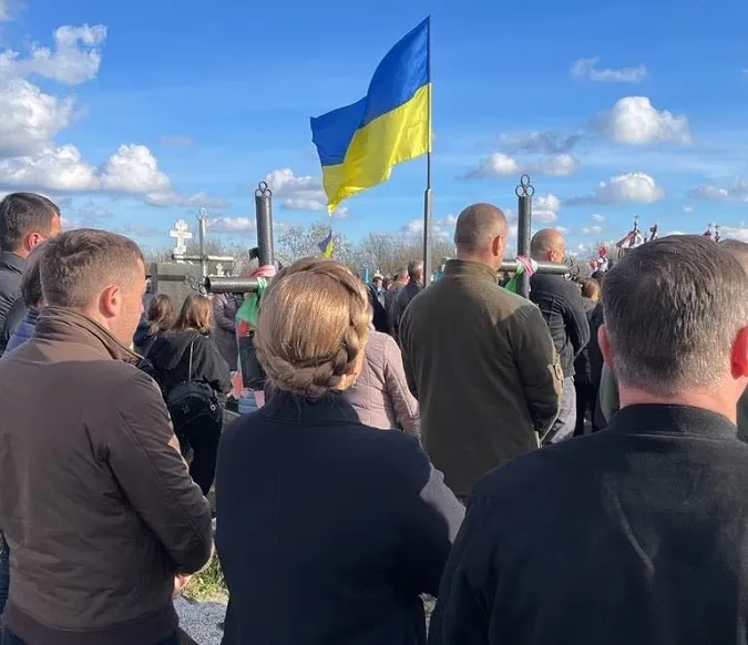 На Волині Юлія Тимошенко попрощалась з захисником Віталієм Козловським (фото, відео)