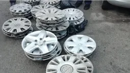 Лучани знімали сотні ковпаків з автівок у сусідній області і хотіли їх продати (фото)