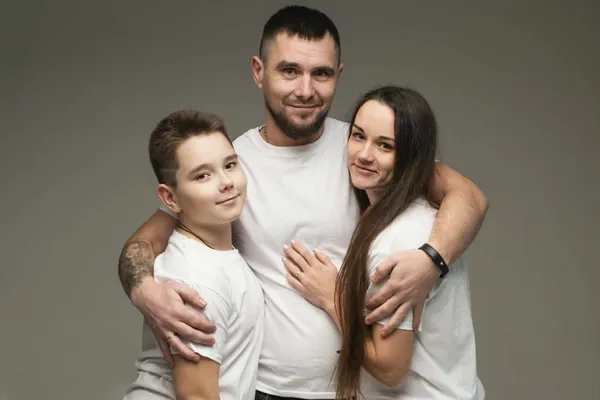 Катерина Нижник з чоловіком-військовослужбовцем та сином