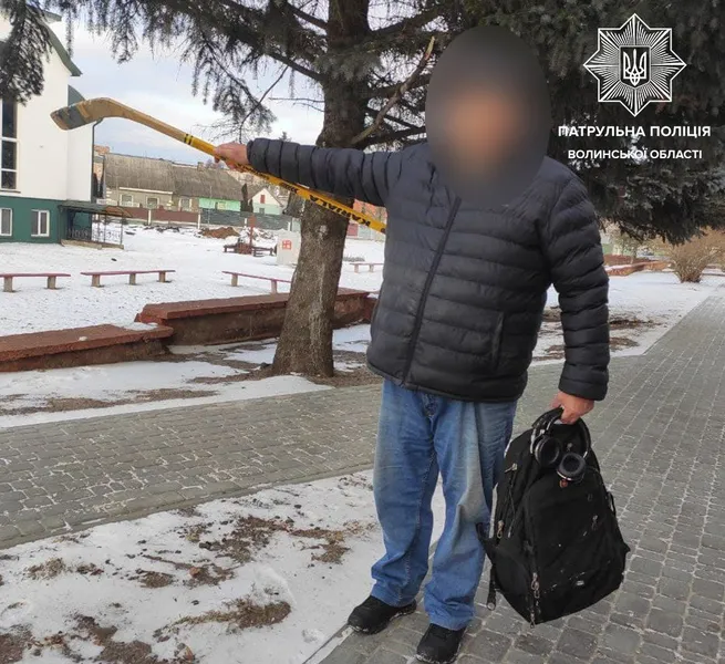 Ключка, «травка», самогон: у Ковелі затримали 53-річного неадеквата (фото)