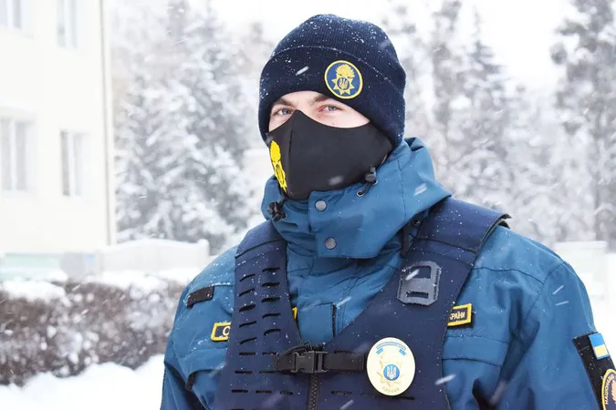 У Луцьку гвардійці затримали молодика, який купив наркотики через інтернет
