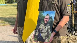 Нововолинська громада попрощалася із юним воїном Олександром Герасимчуком (фото)