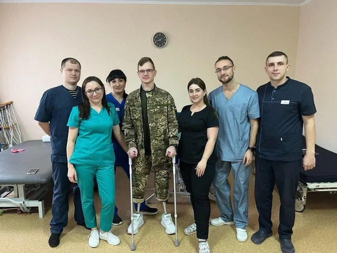 Волинянин, який втратив на війні ноги, знову почав ходити