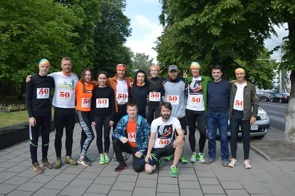 У центрі Луцька понад 400 бігунів змагалися за перемогу (фото)
