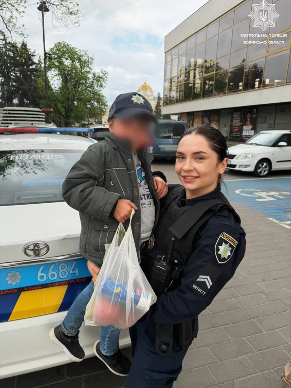 Центром Луцька годинами блукав загублений хлопчик