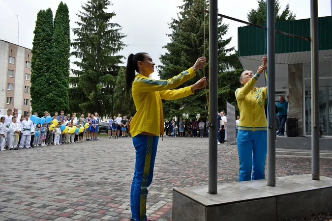 У Луцьку урочисто підняли Олімпійський прапор (фото)