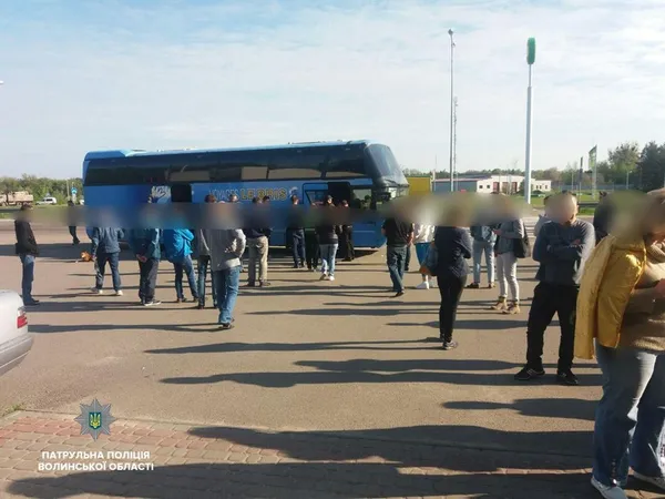 На Волині пасажири захищали водія рейсового автобуса, який порушив правила (фото)