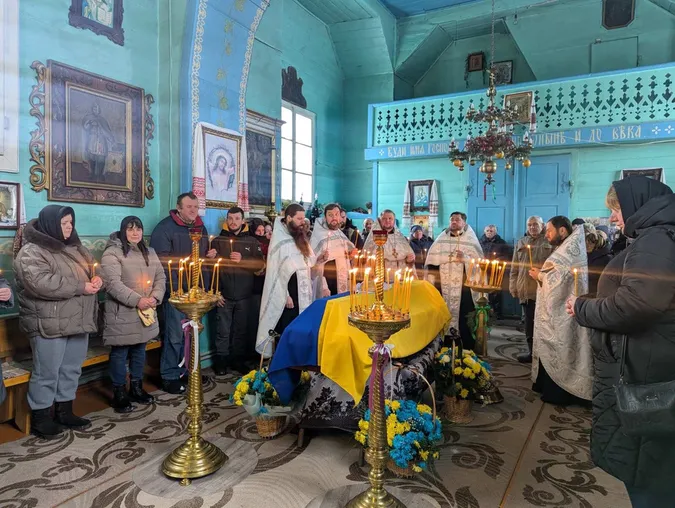 Зник понад рік тому: на Волині попрощаються із воїном Володимиром Вавринюком (фото)