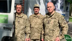 Волинські лісівники з латвійськими партнерами передали ще чотири авто на передову (фото)