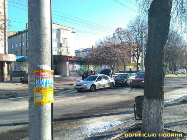 На проспекті Волі в Луцьку зіткнулися два Renault (фото)