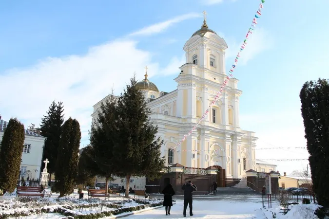 Опублікували розклад святкових Богослужінь у соборі Святої Трійці в Луцьку