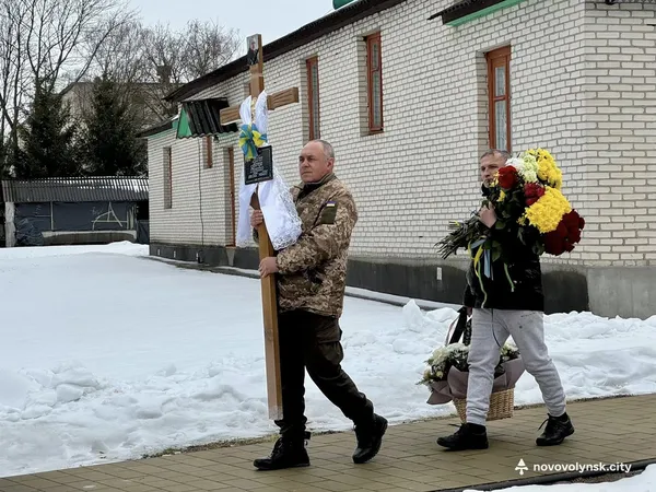 Назавжди в строю: у Нововолинській громаді поховали воїна Артема Габера (фото)