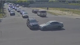 У Луцьку на перехресті «поцілувалися» легковики (відео)