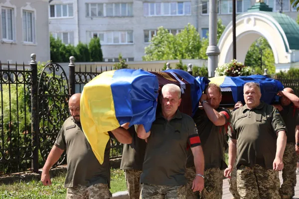 Загинули в боях на Курщині: у Свято-Троїцькому соборі Луцька відспівали Леоніда Матвійчука та Олександра Єдинака (фото)