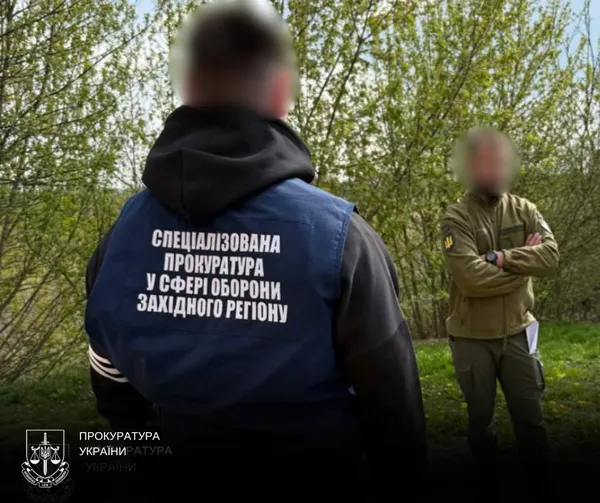 Мутили схеми на ухиленні від мобілізації: посадовця ТЦК та СП і ексвійськового підозрюють у хабарництві