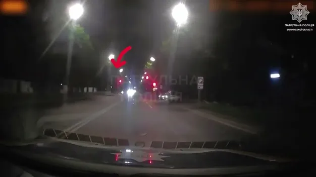 У Луцьку вночі патрульні ганялися за парочкою на мотоциклі (відео)