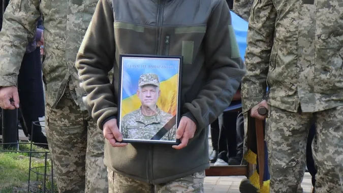 Без батька та чоловіка залишилася родина: на Волині попрощалися з воїном Іваном Гутвертом (фото)