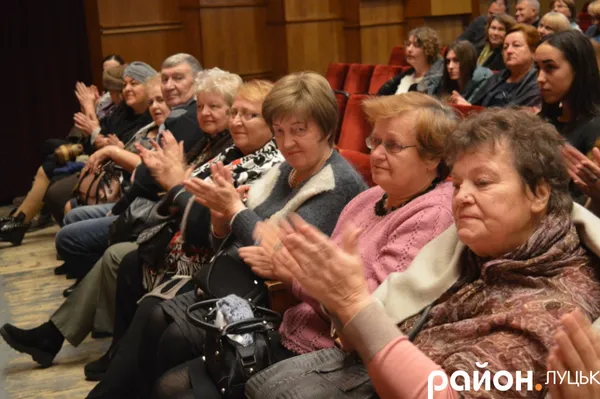 «Доступний театр для пенсіонерів»: лучани дивилися «Наталку Полтавку» (фото)