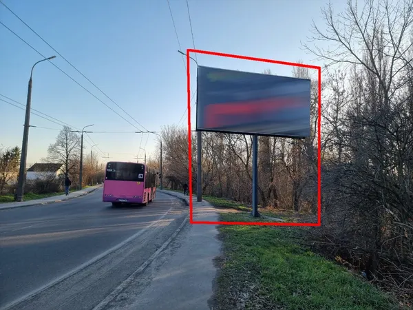 У Луцьку знесуть рекламу суші, вейп шопів та декілька білбордів (фото)