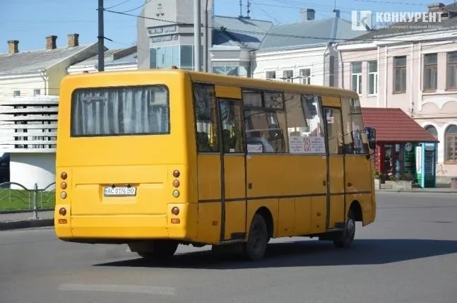 Підсумки виконкому: попрощались із перевізником, знесли будинок та встановили кіоски