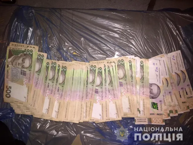 Розбійний напад у Луцьку: відібрали понад мільйон гривень та авто (фото)