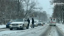 На місці – патрульні і медики: у Луцьку сталася ДТП на Глушець (фото, оновлено)
