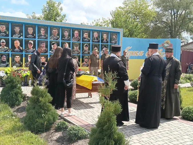 На Волині попрощались із 44-річним Героєм Олександром Нікітіним (фото)