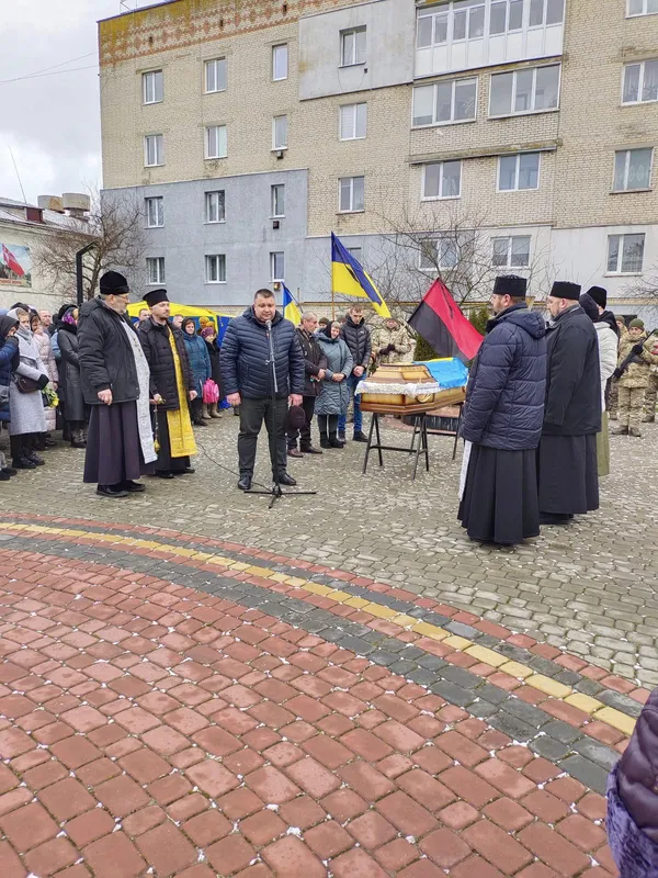 На Волині попрощалися із загиблим під Мар'їнкою Володимиром Фірчуком (фото)
