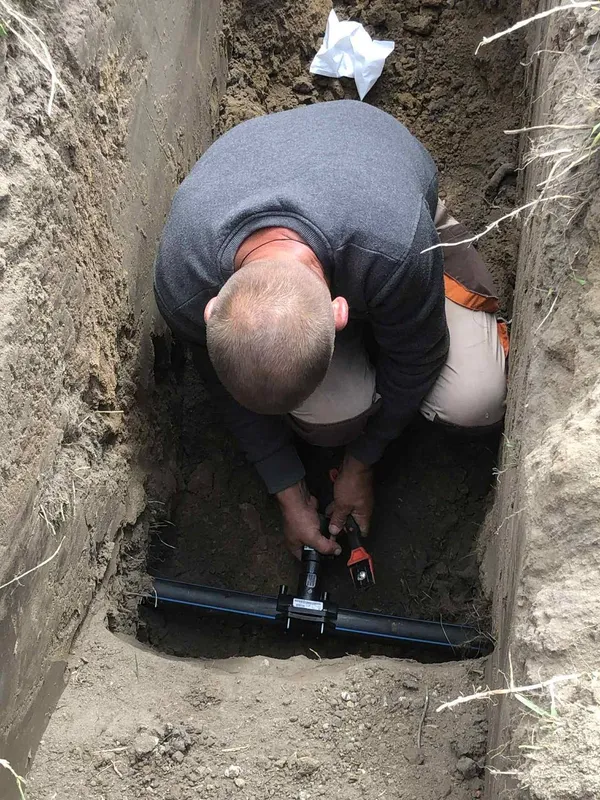 У місті на Волині ремонтують водопровід, якому більше 50 років (фото)