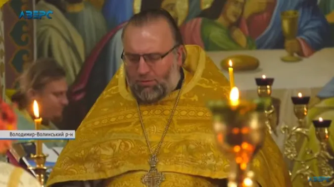 На Волині скандальний священник «захопив» храм і викликав поліцію (відео)