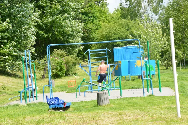 На пляжі є  навіть спортивний майданчик