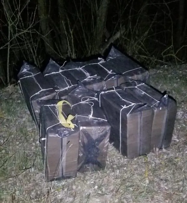 Гумовий човен та пакунки з цигарками: на Волині прикордонники запобігли афері контрабандистів