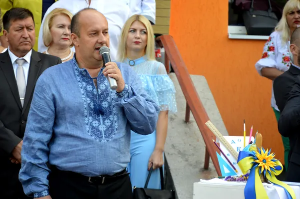Як у луцькій школі № 1 зустріли першокласників (фото)