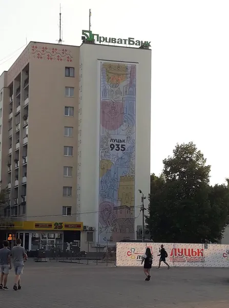 Луцьк готується до святкування 935-ї річниці: у центрі повісили банер (фото)